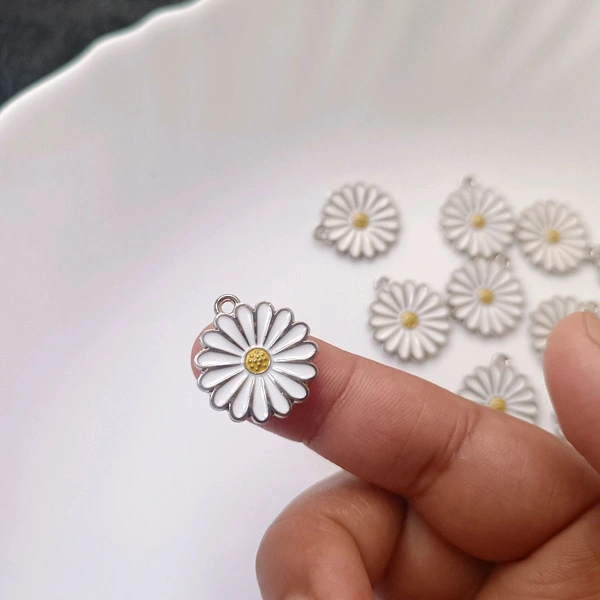 Daisy Flower Charm (10pc )