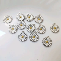 Daisy Flower Charm (10pc )