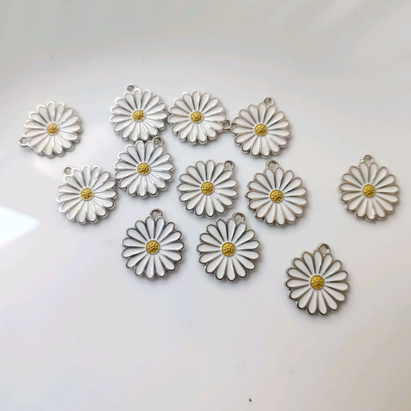 Daisy Flower Charm (10pc )