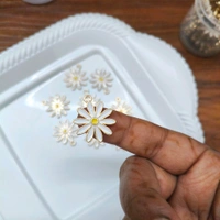 Daisy White Metal  Charm Pack Of 5 Pc
