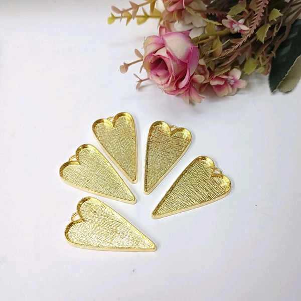 Vinatge Heart 5pc Pendant Bezel Golden