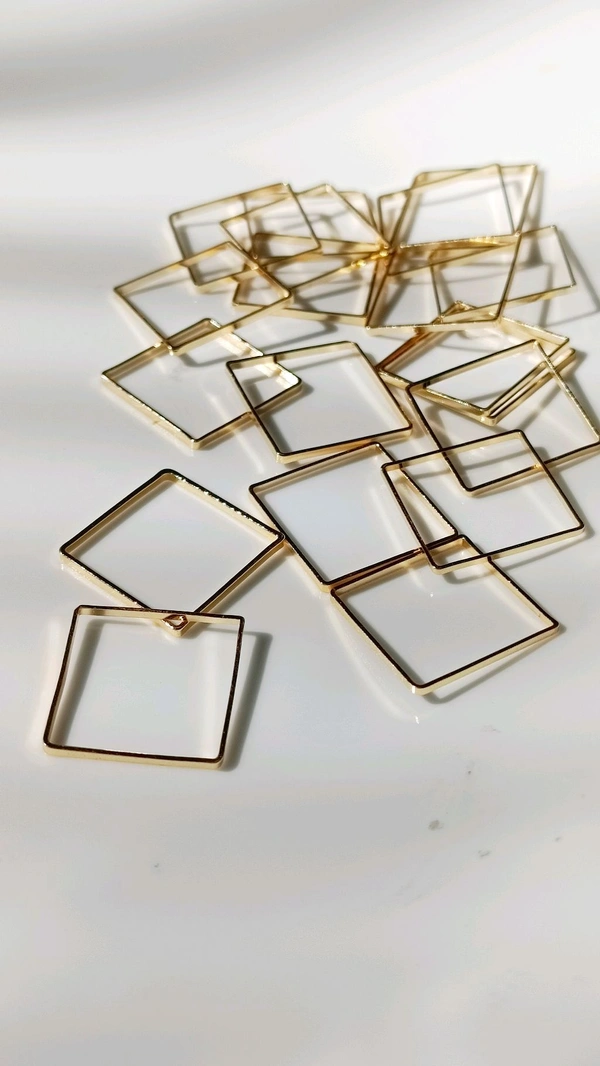 Square Plain Bezel Golden Without Hole (1.8cm ) 10 Pcs 
