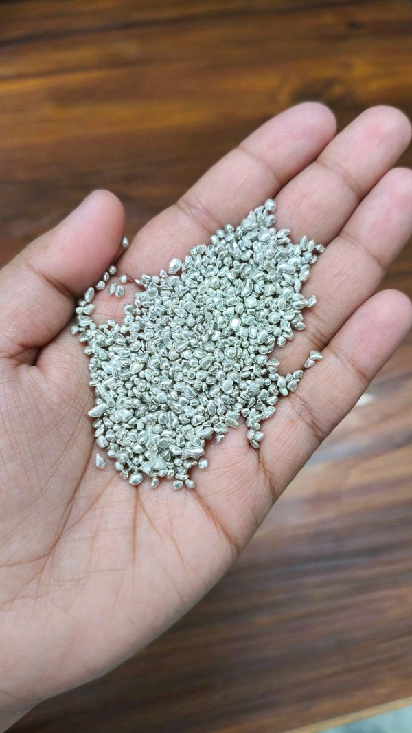 Silver Curved Resin Stone / Granules 450 Grms 
