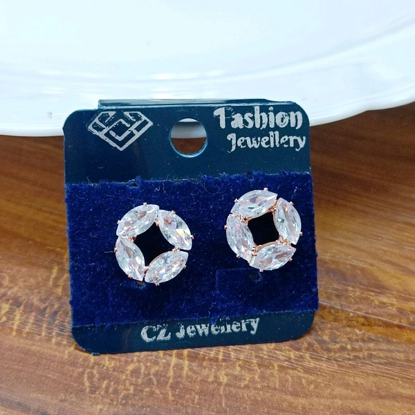White Round Diamond Earing 