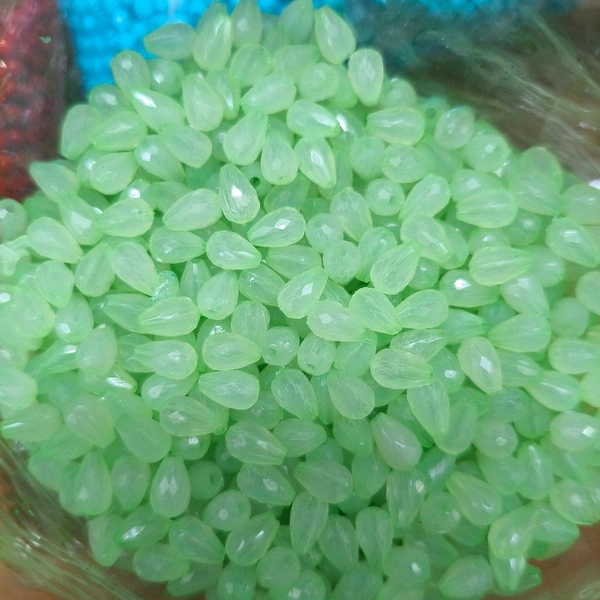 Latkan Beads 25 Grms (Green) 