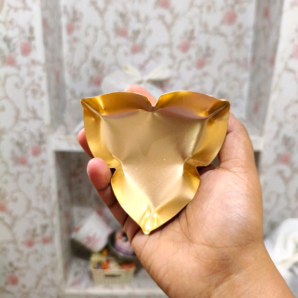 Metal Triangle Lotus Urli 4.5" Combo Of 20 Pc 