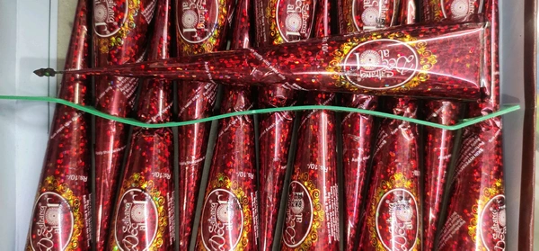 Satrang Decorator Fast Mehandi Cone ( Jhat Pat)-Maroon Mrp-10, Rs 5.5/Pcs [Pack Of 12 Pieces]