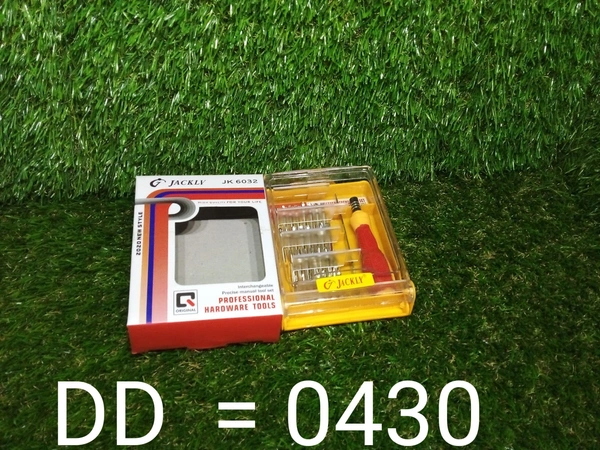 0430 Screwdriver Set 32 in 1 with Magnetic Holder