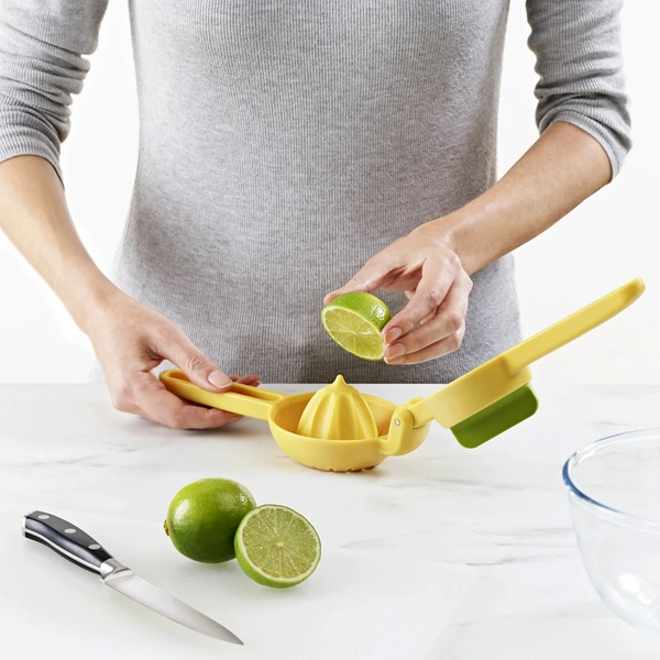 2771 Lemon Squeezer can be taken For Squeezing Lemons For Types Of Food Stuffs.