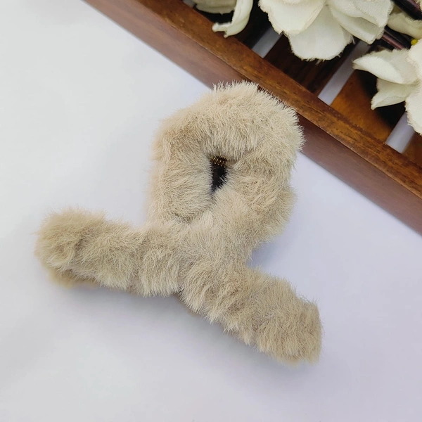 Plush furry claw clip 4
