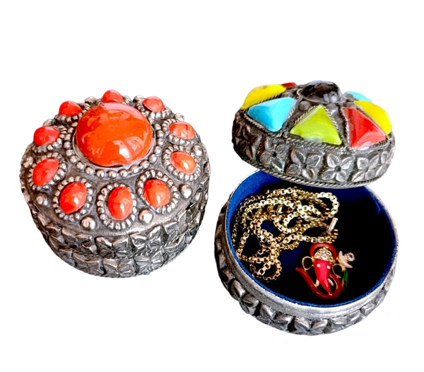 Colourful Stones Metalic Finish Brass Multipurpose Storage Box - Silver, 4.5 cms Diameter