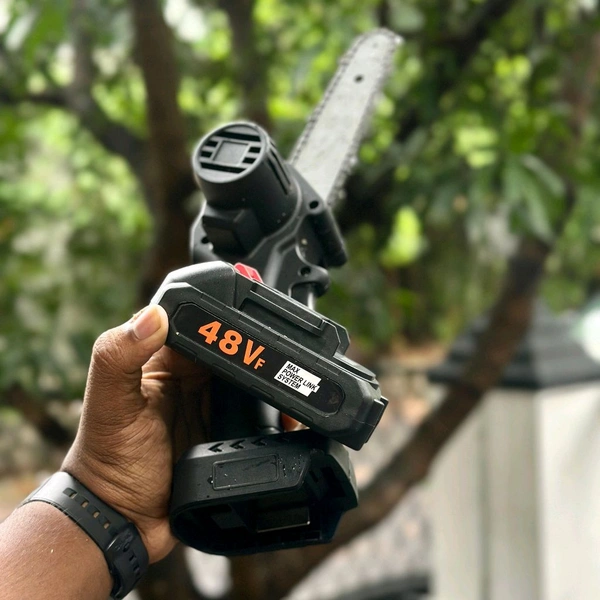48VF Cordless Mini Chainsaw (15cm Blade)
Cut like a pro, even if you're a beginner!