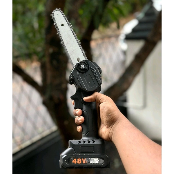 48VF Cordless Mini Chainsaw (15cm Blade)
Cut like a pro, even if you're a beginner!