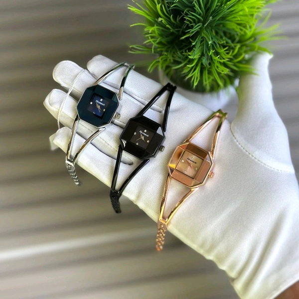 Firstech Budget Analog Quartz Watch โ Premium Style at a Budget Price - SRB1