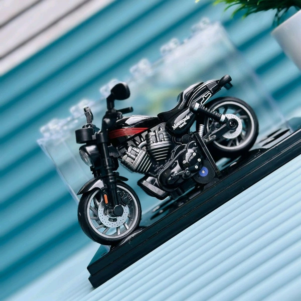 Premium Diecast Motorcycle Model – 1:18 Scale | Collector Edition - Black