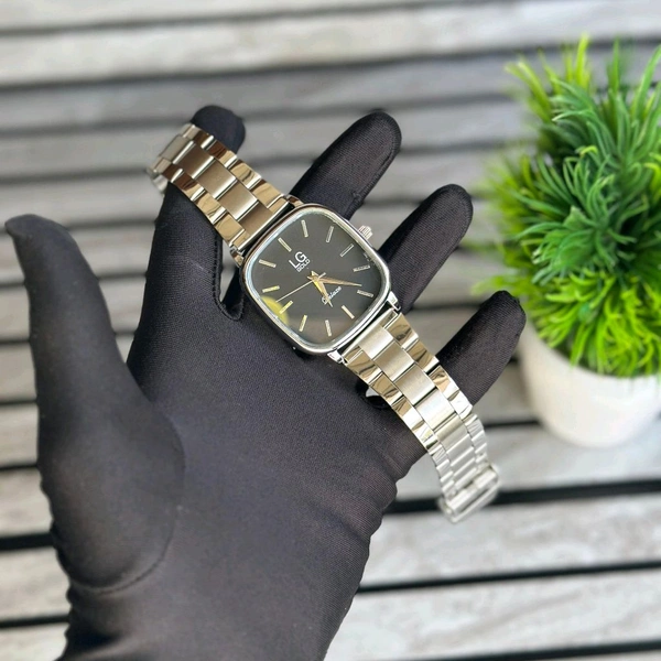 LG Gold Budget Analog Quartz Watch โ Premium Style at a Budget Price (Pack of 1) - Black