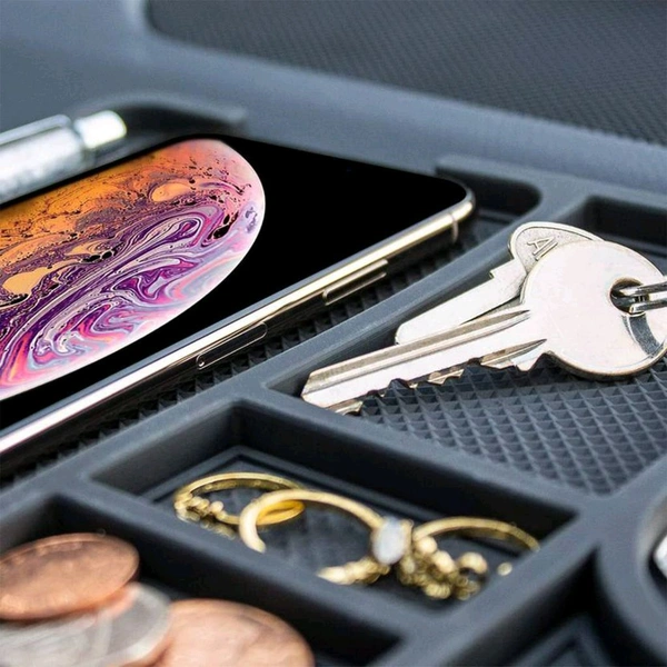 Non-Slip Car Dashboard Mat Anti-Slip Multifunctional Keys Cell Phone Holder Pad Car Phone Holder (1 Pc)