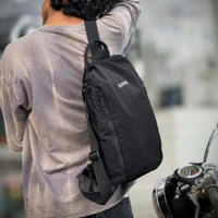 Minimalist Urban Backpack | Lightweight & Water-Resistant | Hidden Side Zipper | Unisex Design – BESCHERMEN - Black