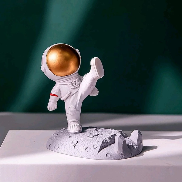 Mobile Holder Astronaut Phone Stand Planet Creative Fun 3D Design Spaceman Phone Holder for Car Dashboard Statue Desktop Ornaments Kicking Leg Status