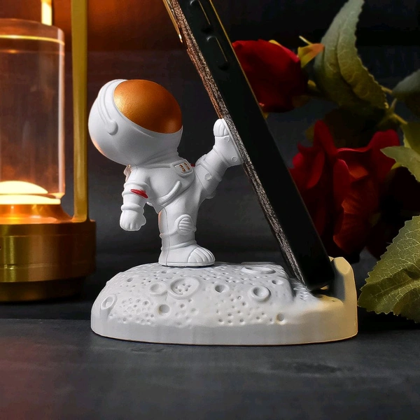 Mobile Holder Astronaut Phone Stand Planet Creative Fun 3D Design Spaceman Phone Holder for Car Dashboard Statue Desktop Ornaments Kicking Leg Status