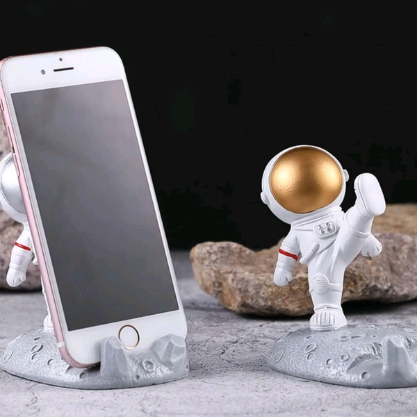 Mobile Holder Astronaut Phone Stand Planet Creative Fun 3D Design Spaceman Phone Holder for Car Dashboard Statue Desktop Ornaments Kicking Leg Status
