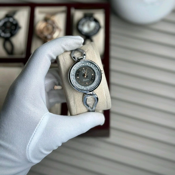 LG Gold Budget Analog Quartz Watch – Premium Style at a Budget Price - Silver