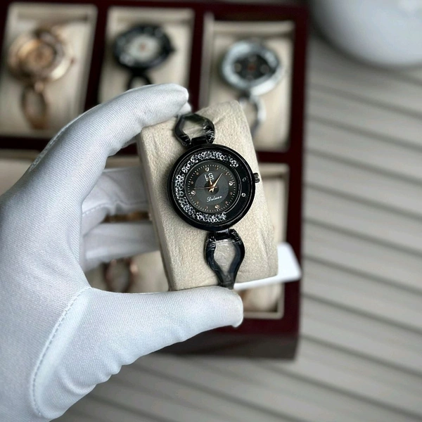 LG Gold Budget Analog Quartz Watch – Premium Style at a Budget Price - Black Dial