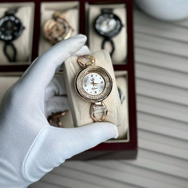 LG Gold Budget Analog Quartz Watch – Premium Style at a Budget Price - White Dial