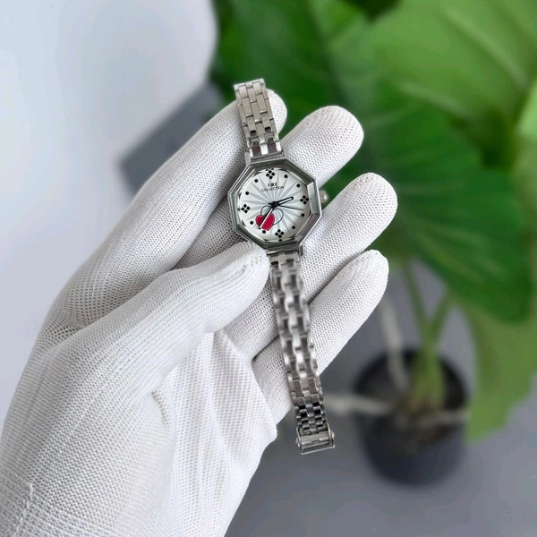 Fire Budget Analog Quartz Watch β Premium Style at a Budget Price - White