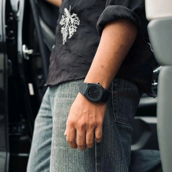 Arabic Aura Quartz Men's Watch | Date Display | Arabic Numerals  - Black