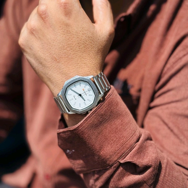 Most Demanded Trackon Quartz Movement Watch With High Quality Strap Best finishing Body & Case - SRB1