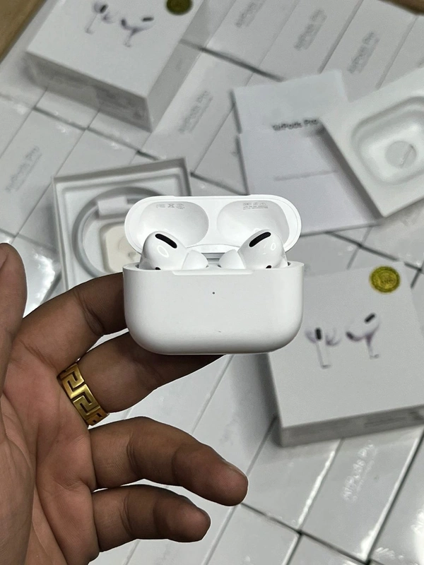 *Apple AIRPODS Pro* - White