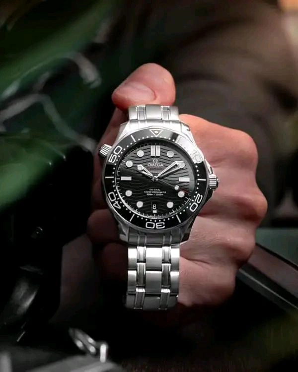 OMEGA SEAMASTER DIVER 300M CO‑AXIAL MASTER CHRONOMETER 42 MM EDITION Automatic Machine Back open Model.