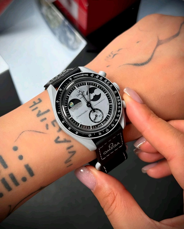 *Wrist Roll with Omega Swatch Speedmaster Moonswatch - Mission to the EarthPhas