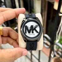 MICHAEL KORS JANELLE β FIERCE. BOLD. ICONIC - Red