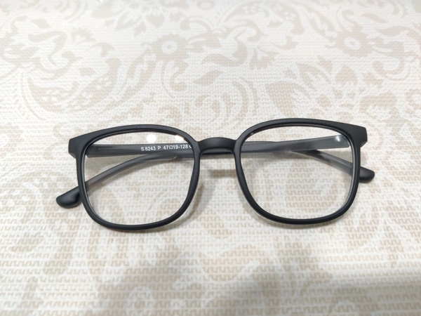 Unbreakable 8243 - Black, 47