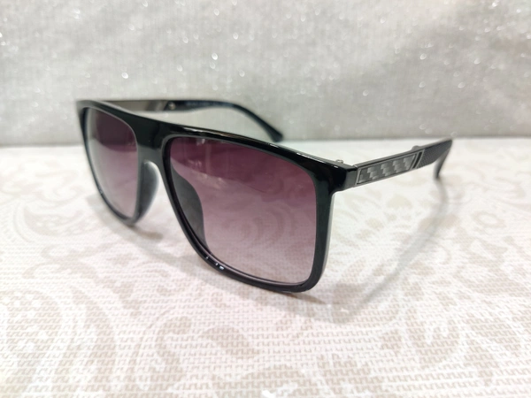 Seven Street 148 - Black