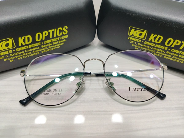 Latemon Titanium 5695 - Black, 52