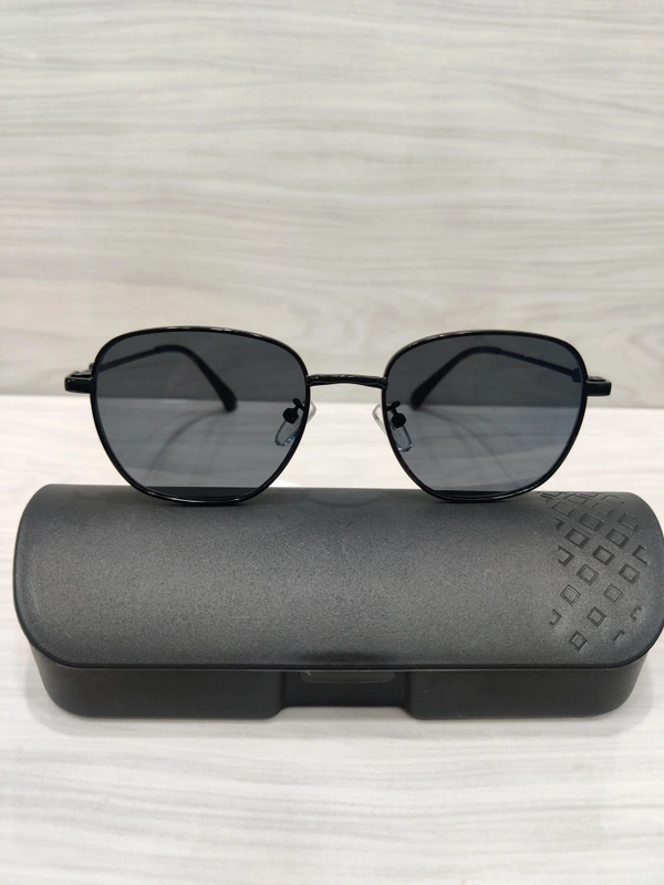 Tom Hardy 1946 - Black, 54