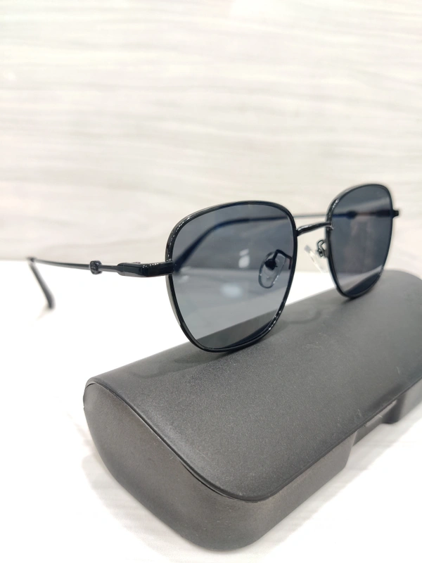 Tom Hardy 1946 - Black, 54