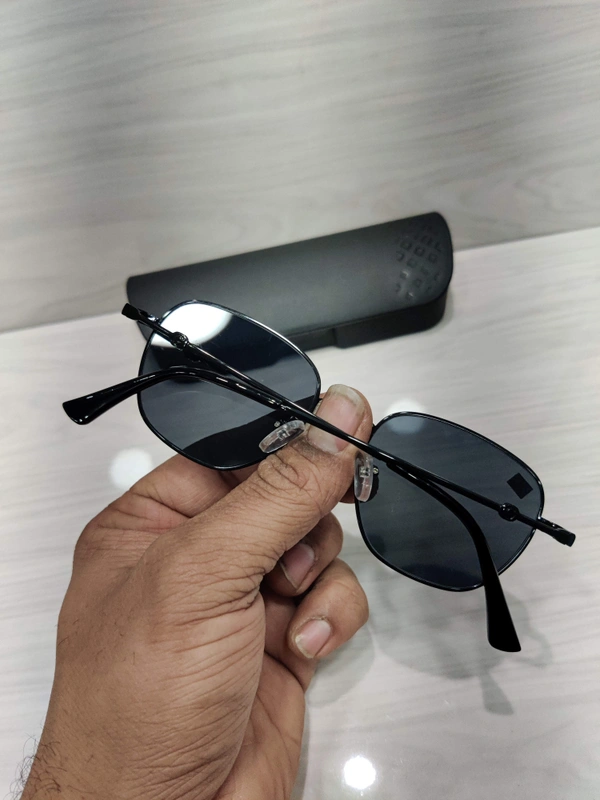 Tom Hardy 1946 - Black, 54