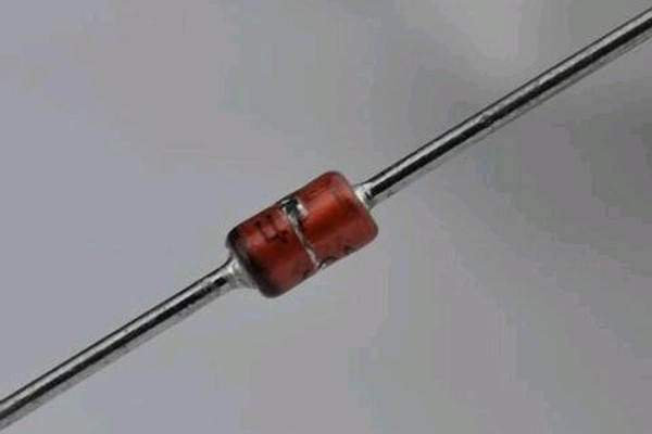 1N4728A 3.3V Zener Diode Q1 C6