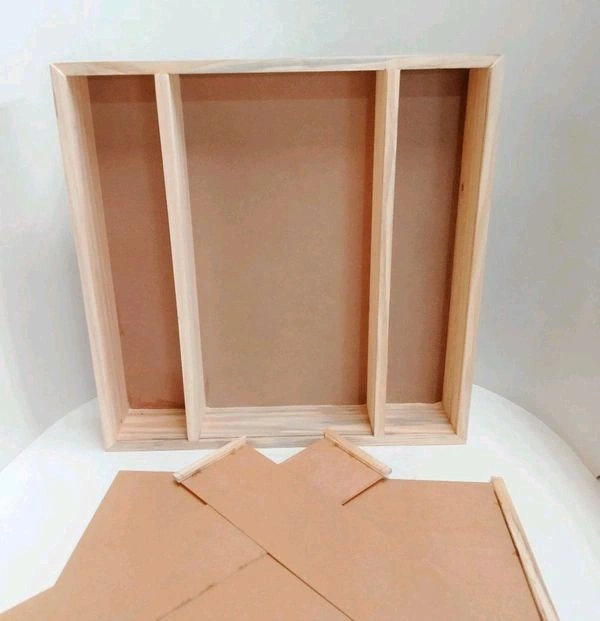 Kaleera,Varmala Preservation Pinewood Frame - 20/20/3"