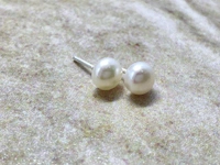 5 Layers Pearl And Green Aveza Stone Mala - 20 Inches, White, 4 MM