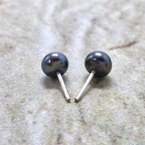 Pearl Studs - PE101 - Metallic Black, 4-5 MM