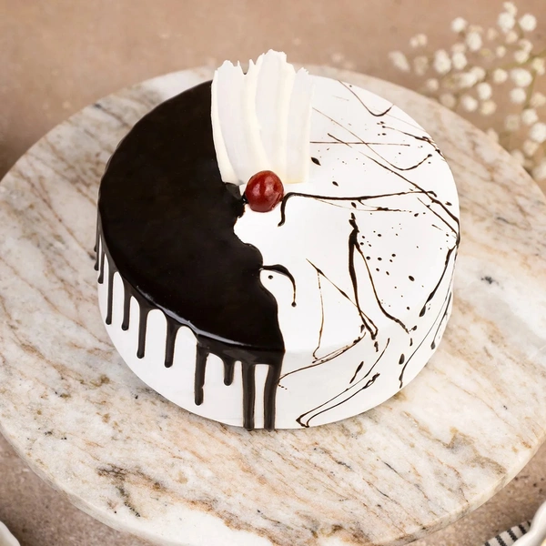  Drip Black Forest Cake- Half Kg