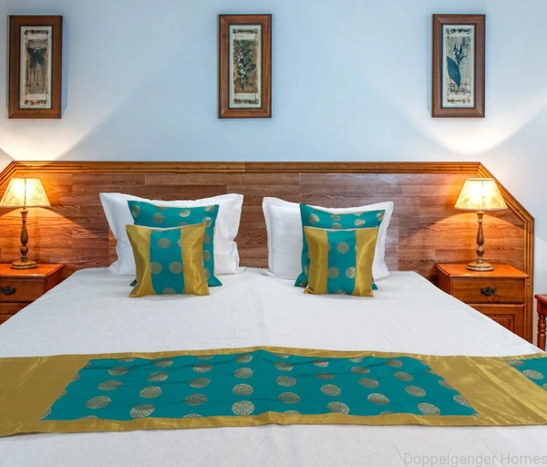 Doppelganger Homes Golden Circle Brocade Silk Bed Runner Set