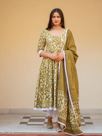 Beautiful 🥰 Outfit In Three Piece Suit - L, Soil