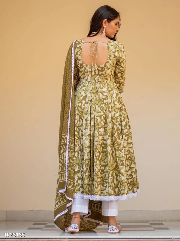 Beautiful 🥰 Outfit In Three Piece Suit - XL, Soil