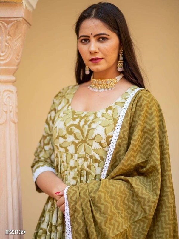 Beautiful 🥰 Outfit In Three Piece Suit - XXL, Soil